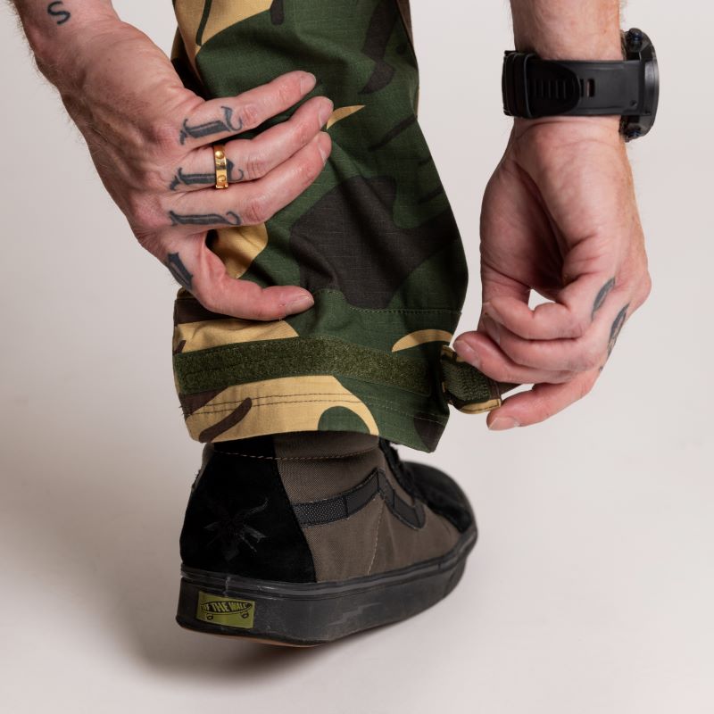 Combat pants with hook and loop knee pocket closures