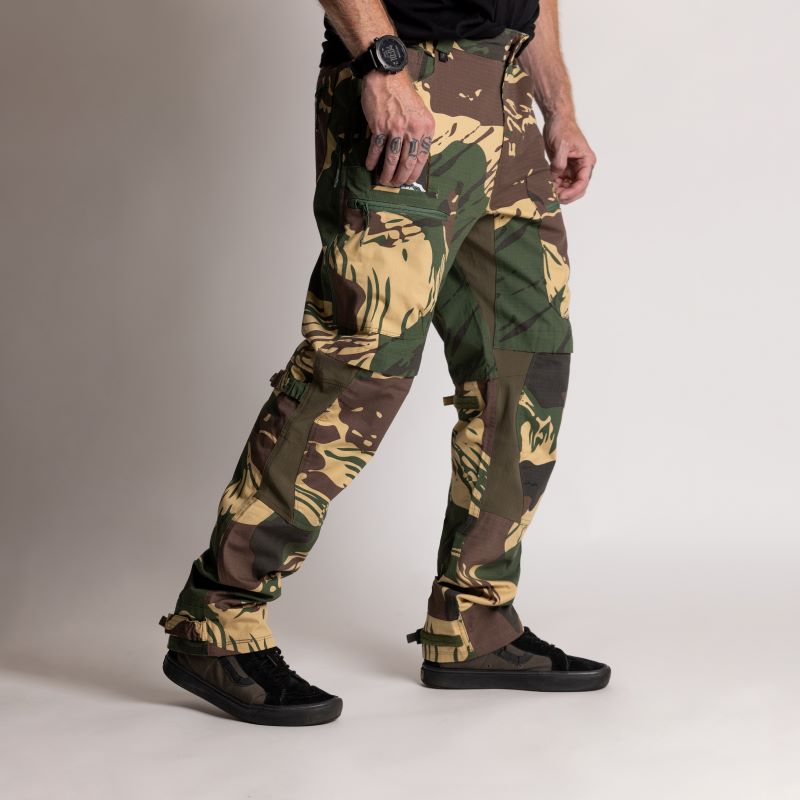 Combat pants with articulated knees for enhanced movement