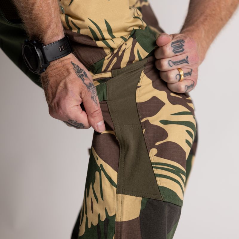 Combat pants with reinforced back pocket bags
