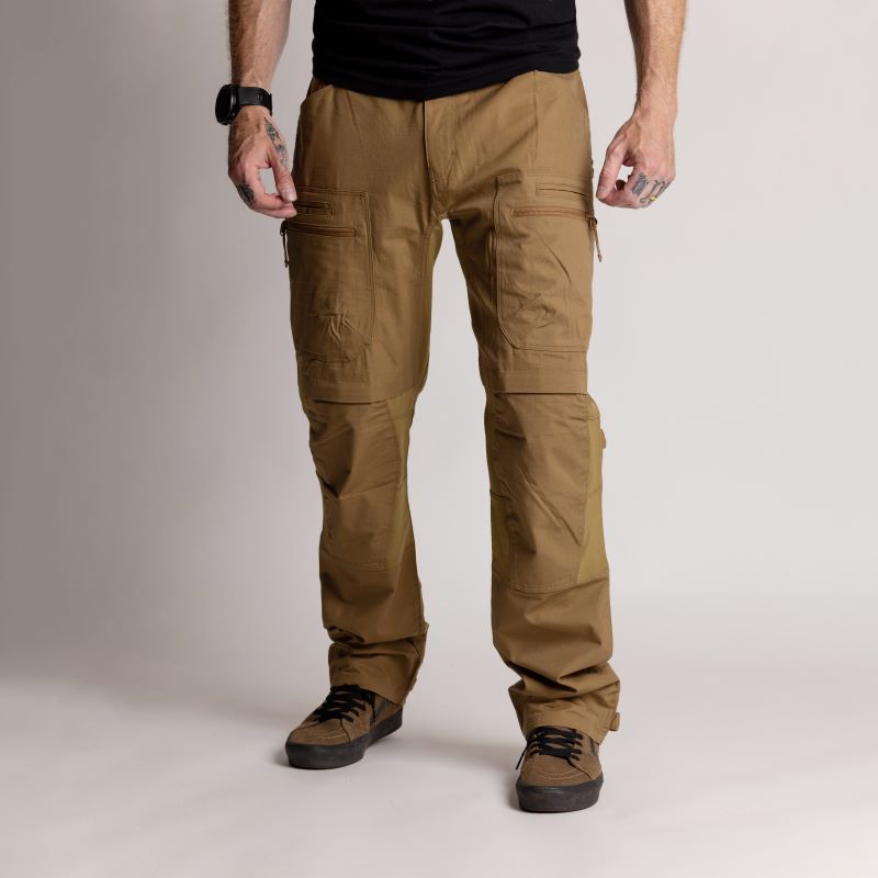 Lightweight combat pants for tactical missions