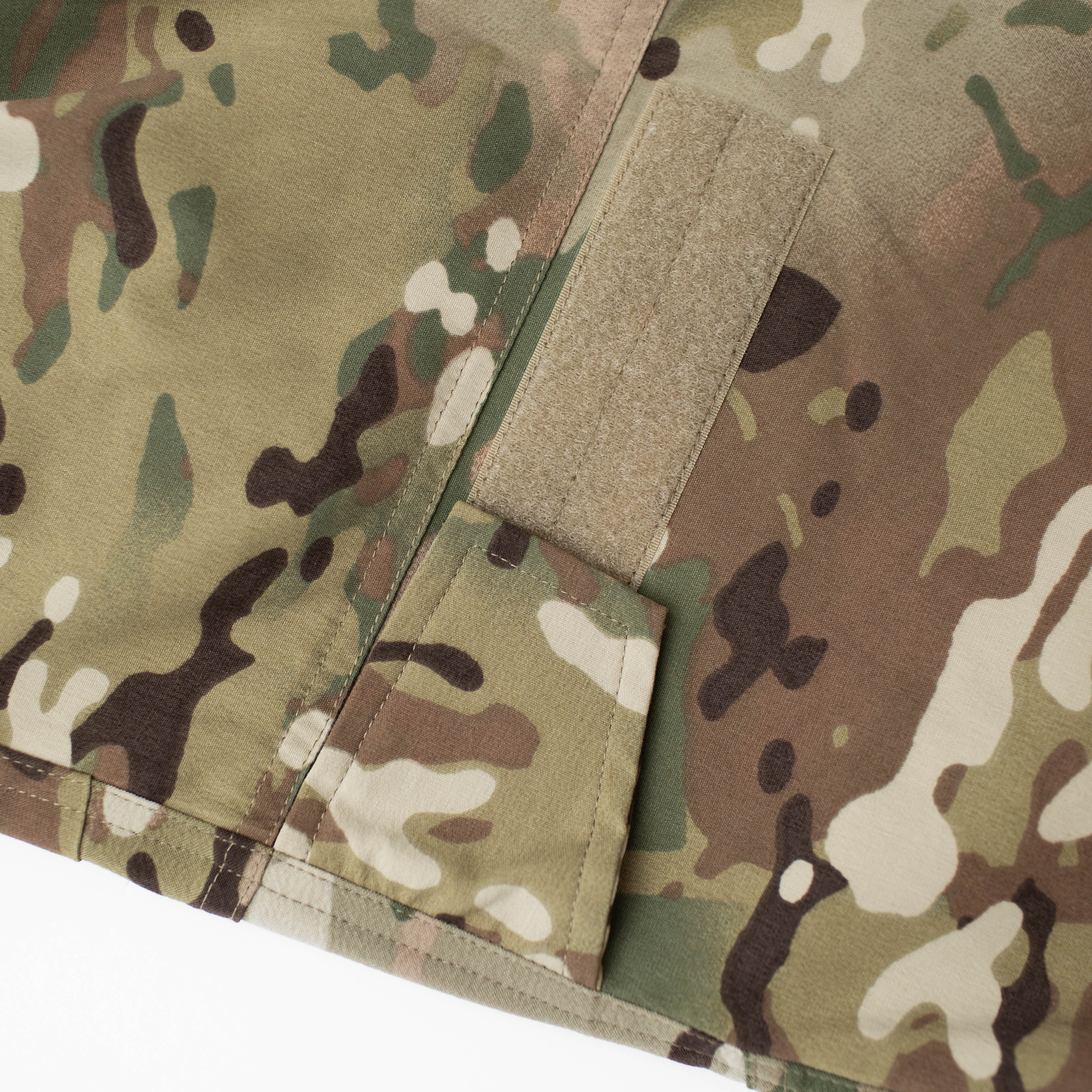 Close-up of TD Cordell Amphib Combat Pants V2 in MultiCam® Agility showing the upgraded hook-and-loop knee cinch strap for improved kneepad stability and customizable fit. Amphibious tactical pants built with Brookwood quick-dry fabric, reinforced stitching, and mission-ready durability for EDC, training, and deployments.