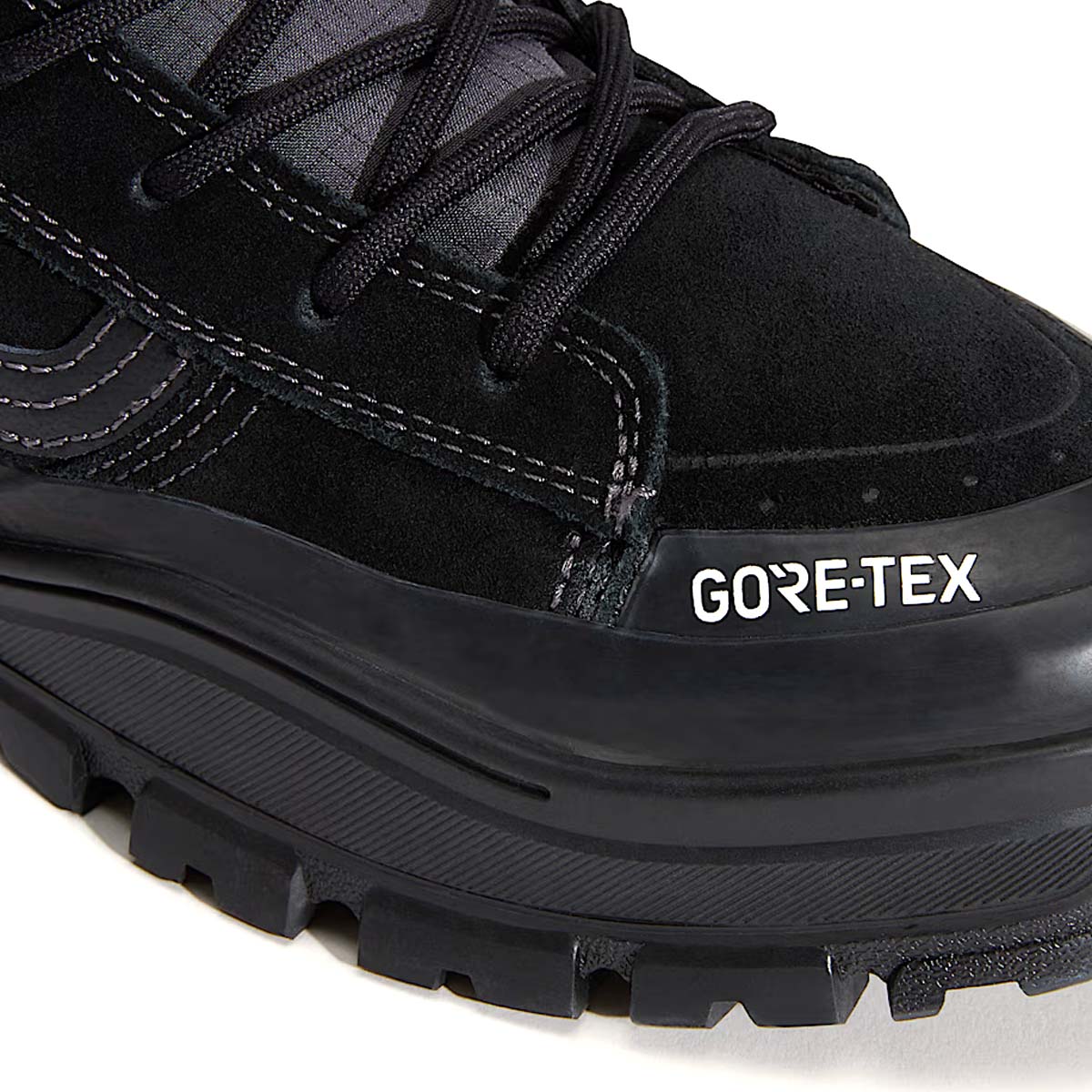 Close-up of the Vans Sk8-Hi GORE-TEX Insulated Shoe highlighting the waterproof GORE-TEX membrane branding and weather-ready construction.