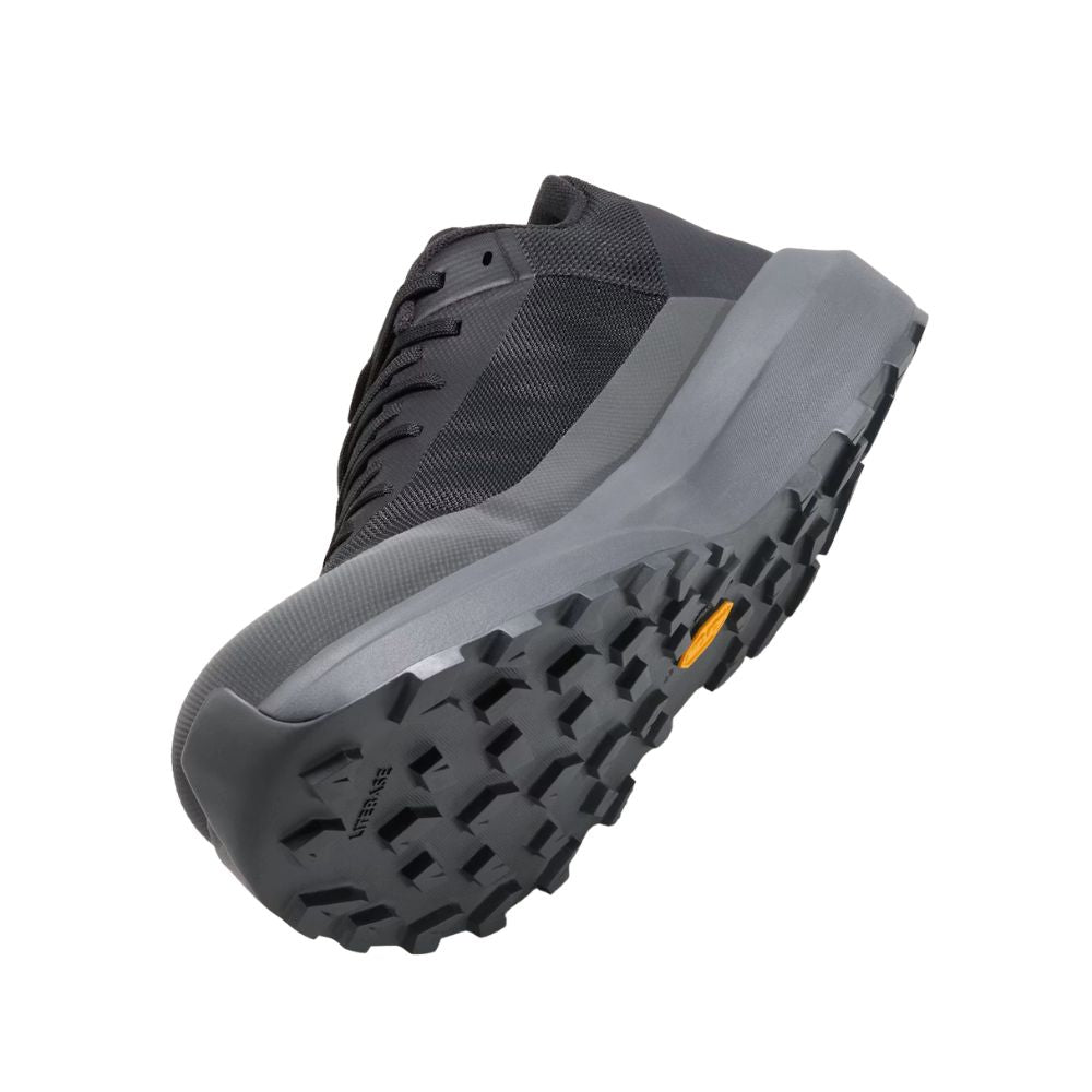 Angled view of the Arc'teryx Norvan LD 4 in Black/Graphite featuring the breathable upper, lightweight construction, and trail-ready outsole.