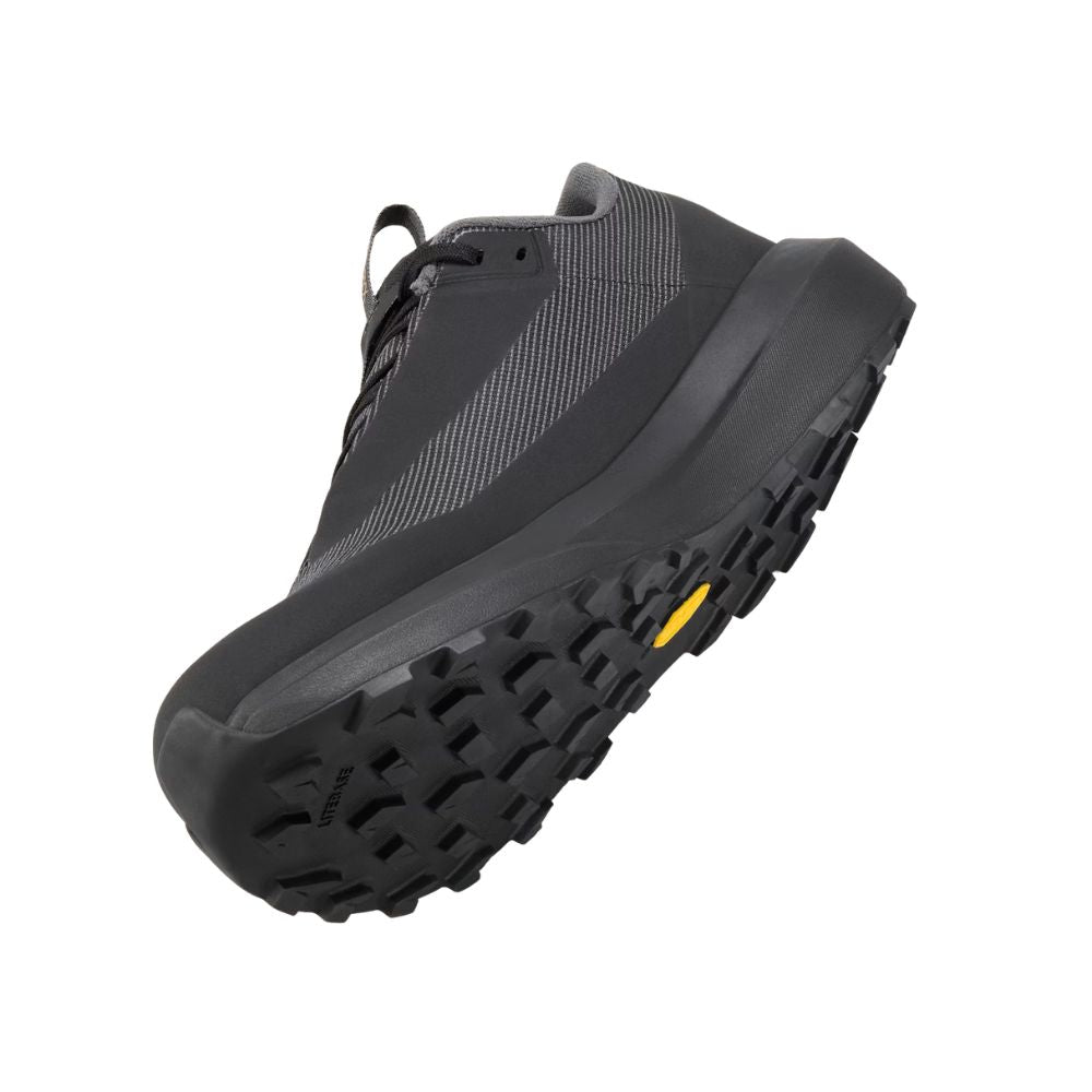 Angled view of the Arc'teryx Norvan LD 4 GTX in Black/Black highlighting the lightweight trail running design, GORE-TEX construction, and durable upper.
