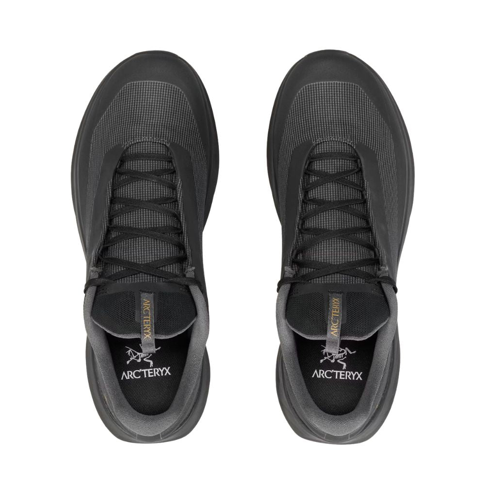 Top-down view of the Arc'teryx Norvan LD 4 GTX in Black/Black highlighting the smooth-pull lacing system, tongue pocket, and waterproof upper.