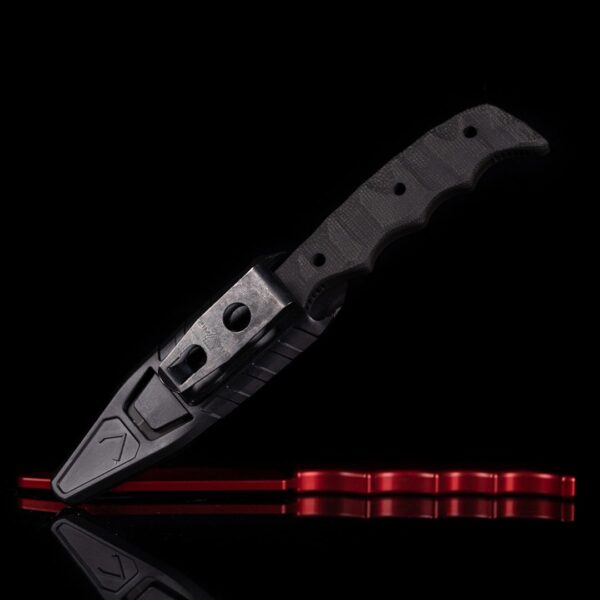 Dynamis x Winkler DYNAMIS Blade secured in IWB sheath with ZERO clip for tuckable concealed carry without belt