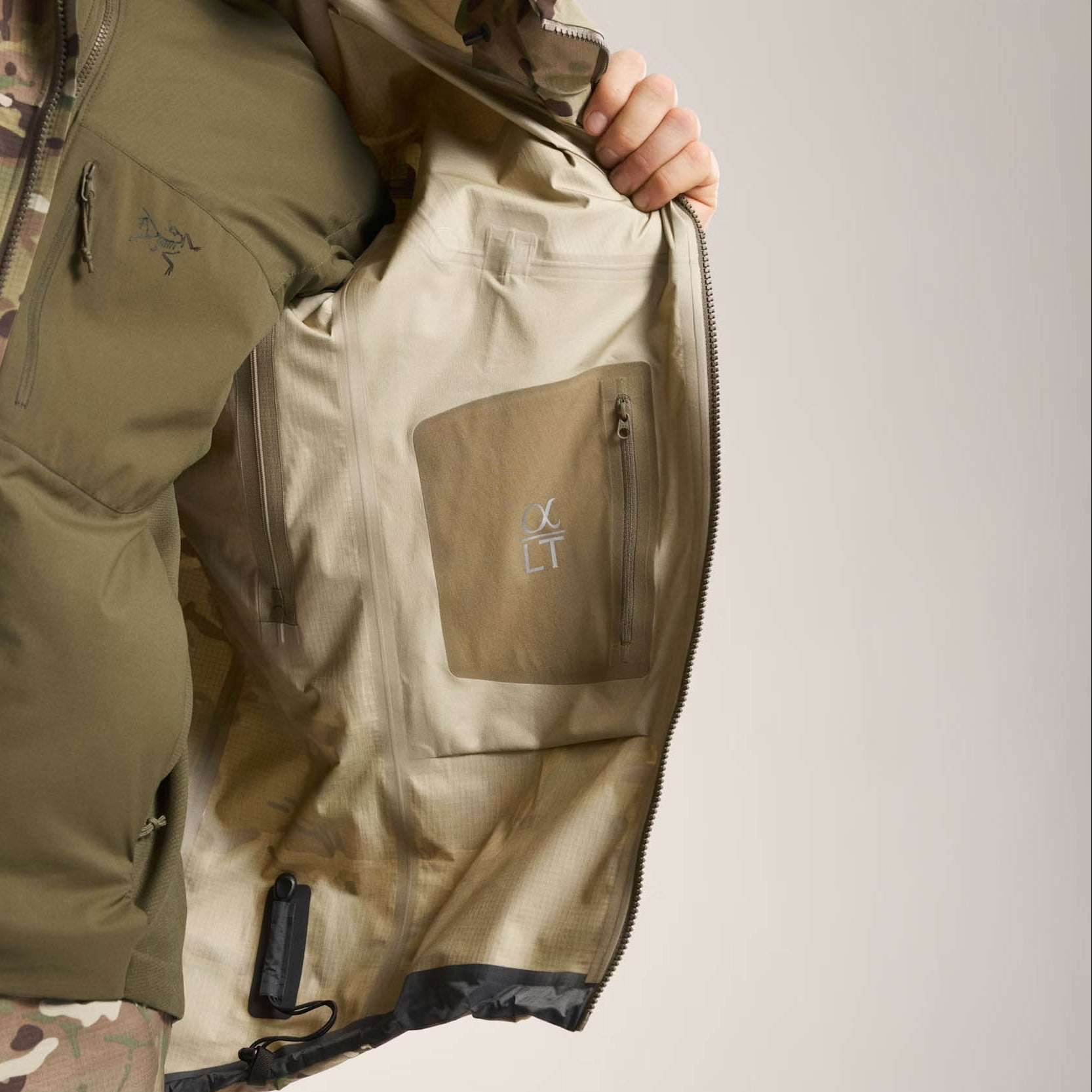 Arc'teryx LEAF Alpha Jacket LT (Gen 2.1) MULTICAM® | Tactical GORE