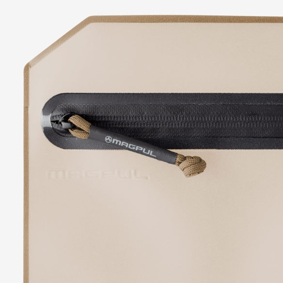 Magpul DAKA Volume Pouch Flat Dark Earth close up of YKK water resistant zipper