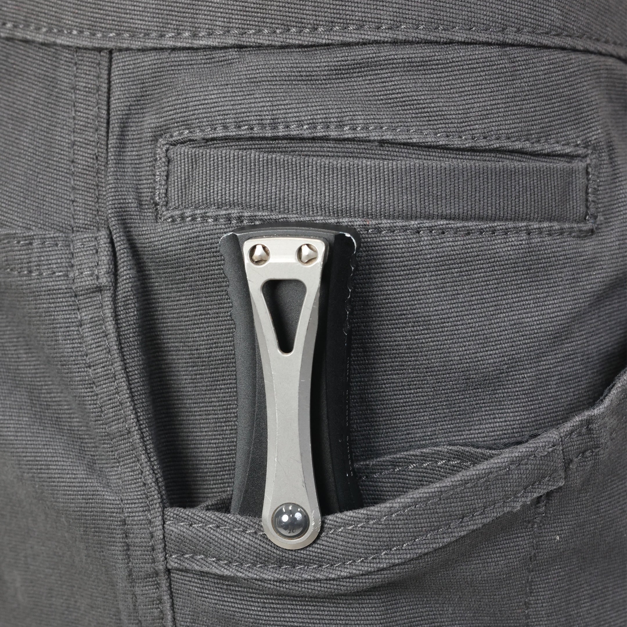 Close-up of the TD Braddock Tactical Pants showing reinforced EDC knife pocket with abrasion-resistant stitching, ideal for everyday carry and tactical workwear use