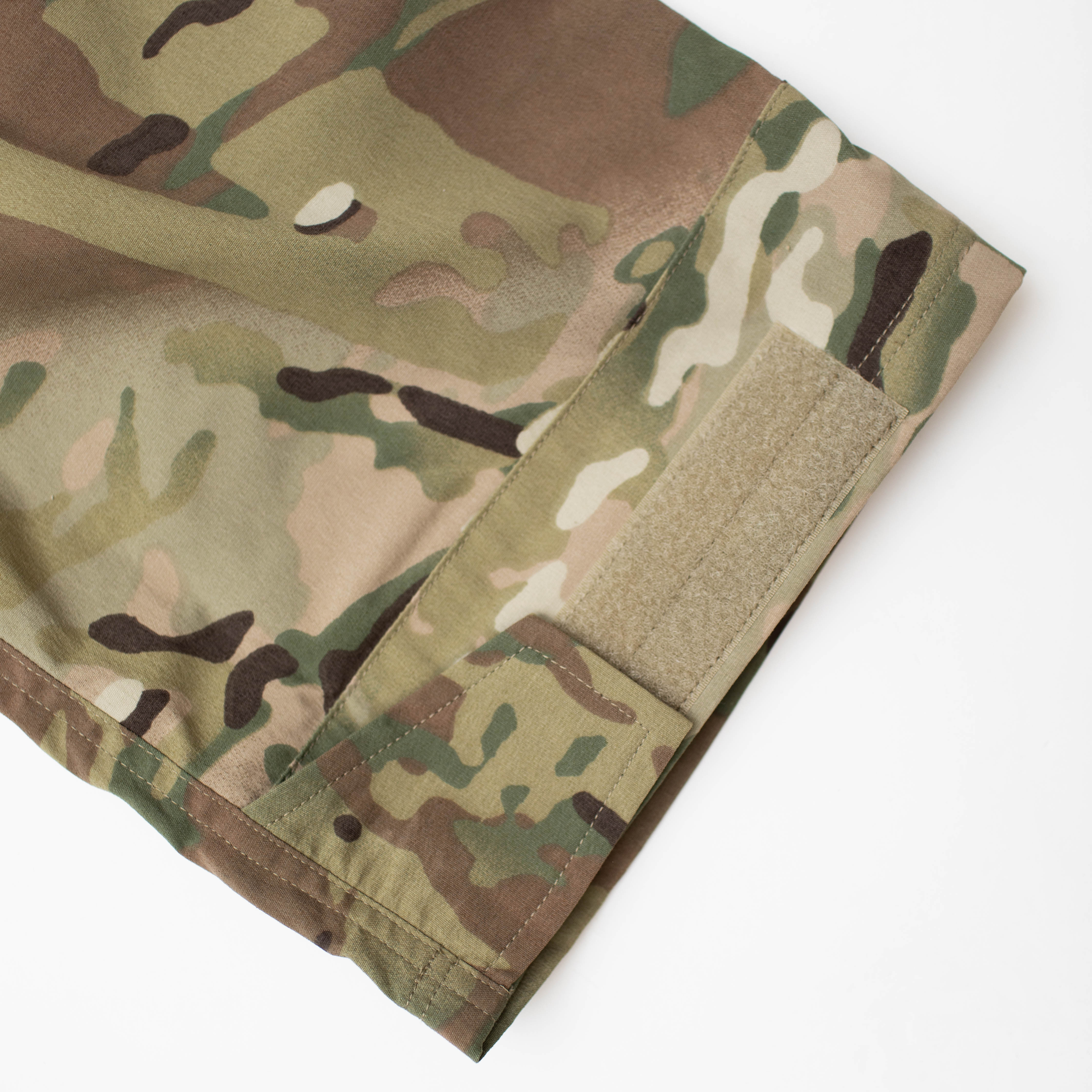 Close-up of TD Cordell Amphib Combat Pants V2 in MultiCam® Agility showing the improved cinch strap adjustment for dialing in a secure, custom fit. Amphibious tactical pants built with Brookwood quick-dry fabric, reinforced stitching, and field-ready versatility for EDC, training, and deployments.